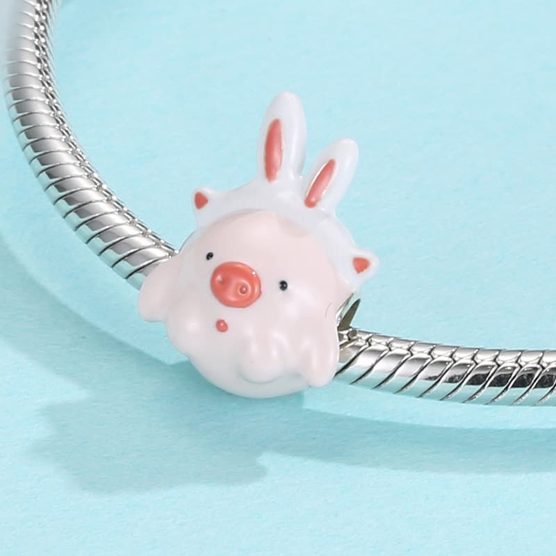 Pig charm, detail image 2