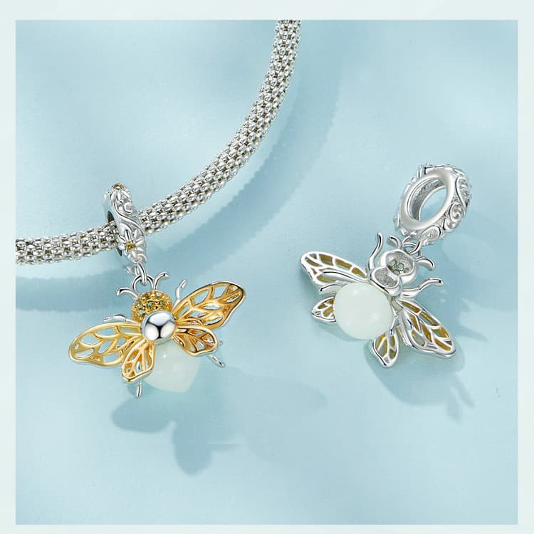 Luminescence bee charm