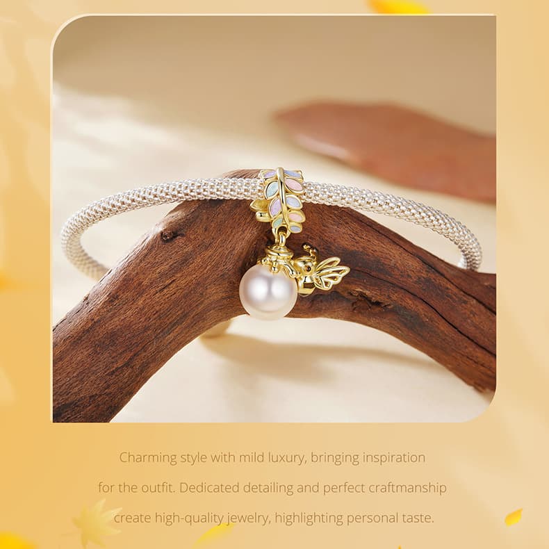 The Diligent Bee Charm, detail image 2
