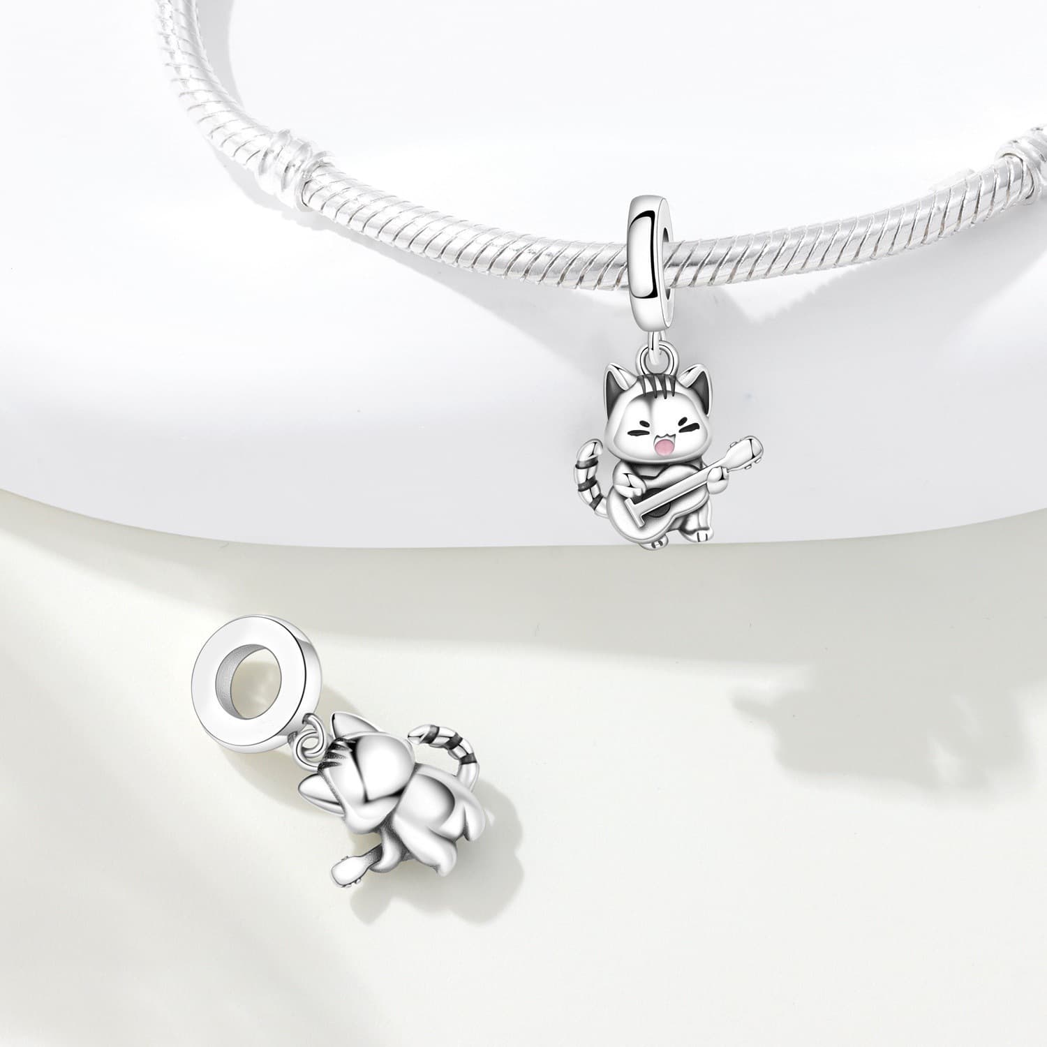 Singing cat charm, detail image 2