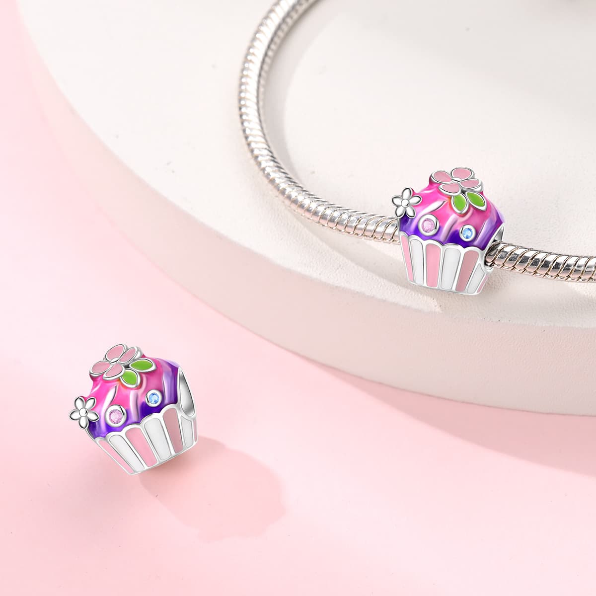 Cupcake Charm, detail image 2