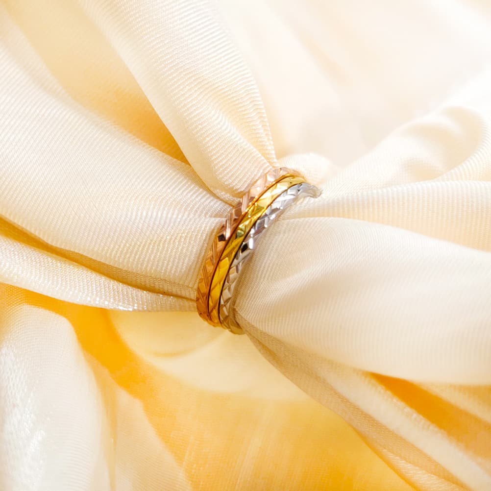 Ultra fine 1mm batch flower ring for women, layered with index finger and tail finger rings, detail image 2