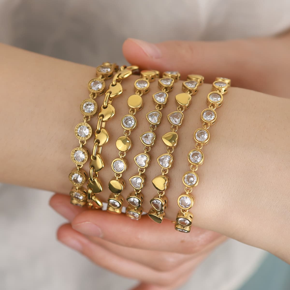 Jewelry-style tennis chain bracelet, 18K gold plated, with a heart-shaped design., detail image 2