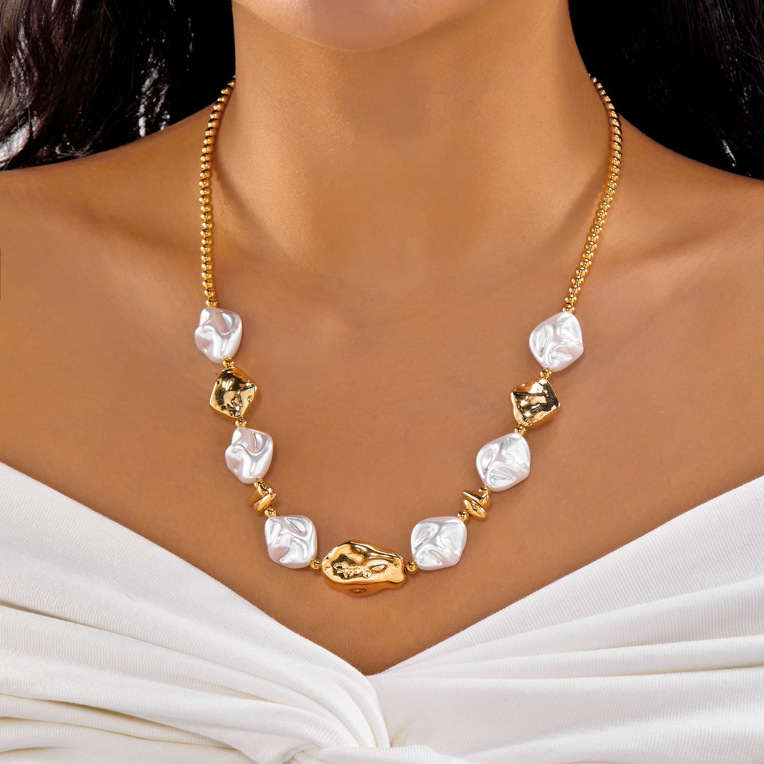 Vintage faux pearl necklace, niche trendy fashion clavicle chain jewelry, detail image 2