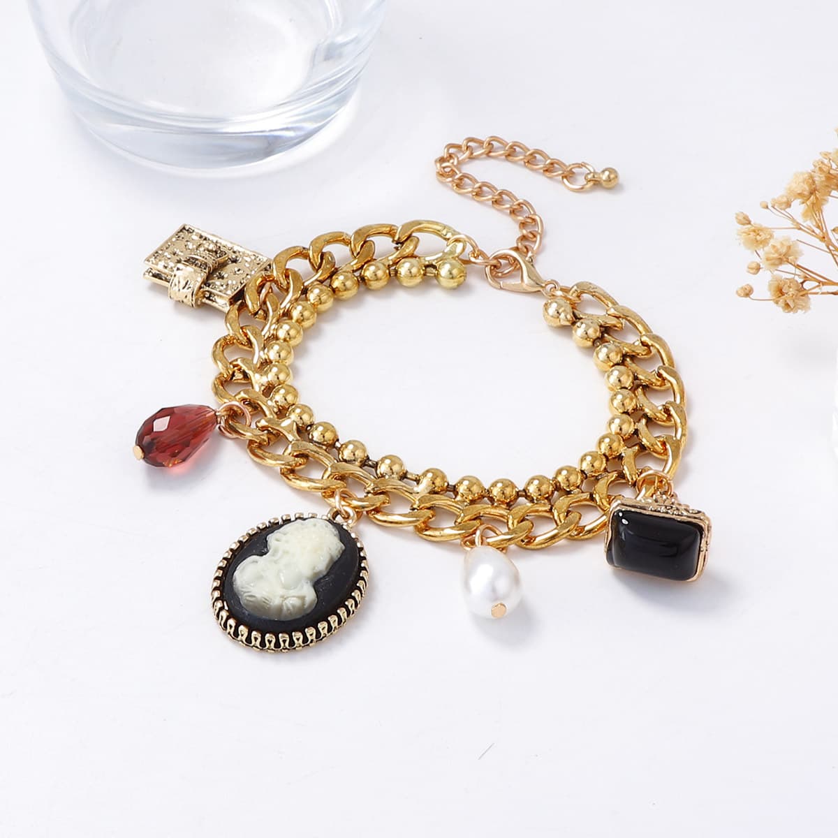 Retro and minimalist design alloy geometric faux pearl angel pendant wide chain bracelet Bracelet, detail image 2