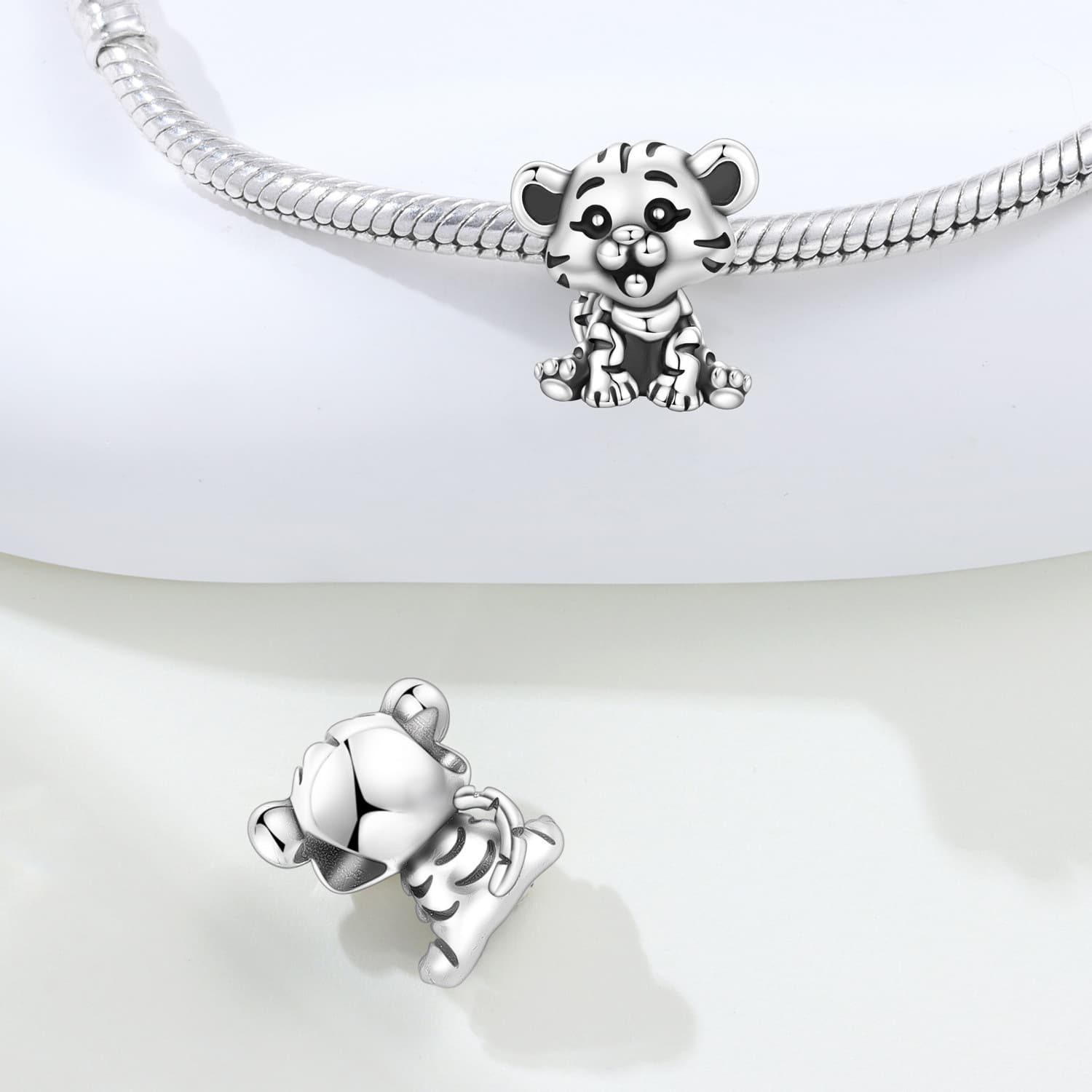 Tiger charm, detail image 2