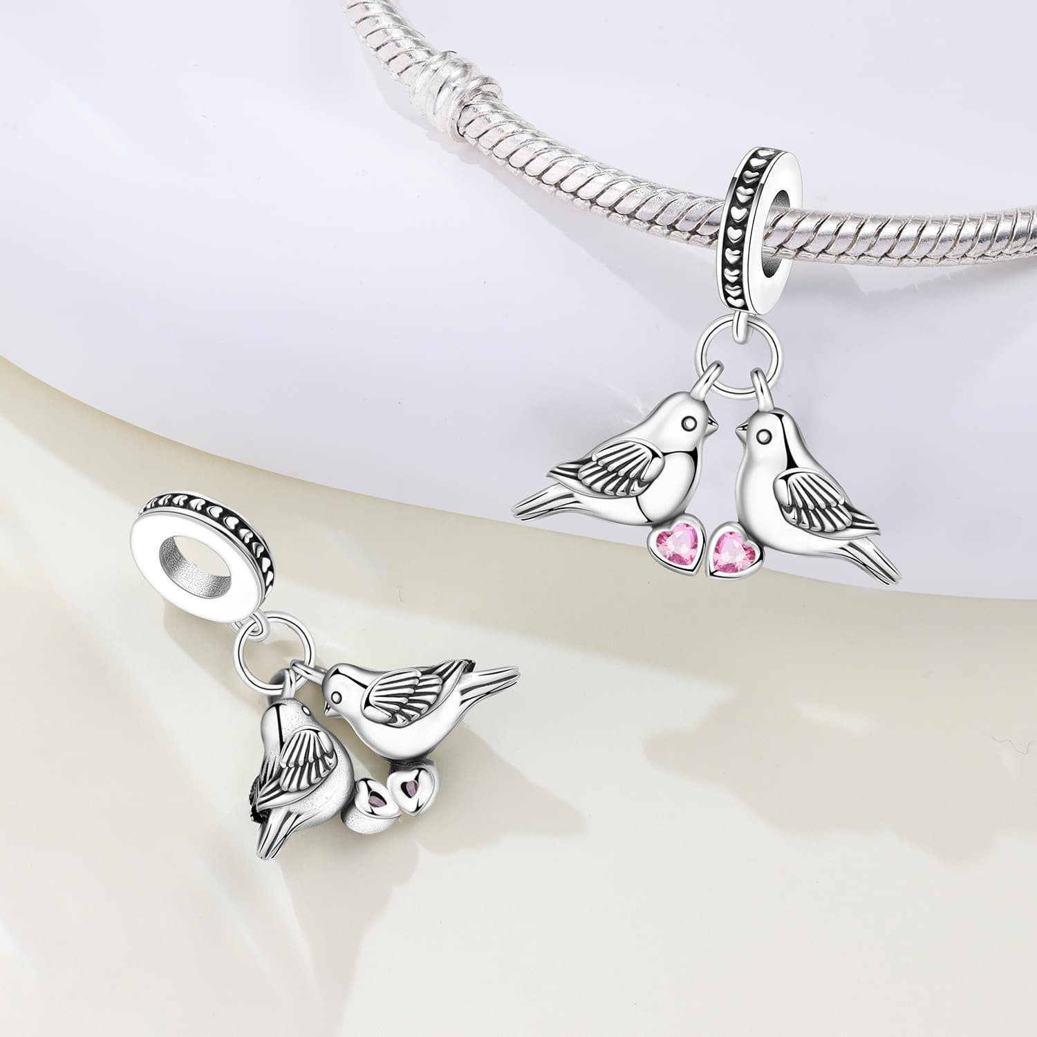 Lovebirds Charm, detail image 2