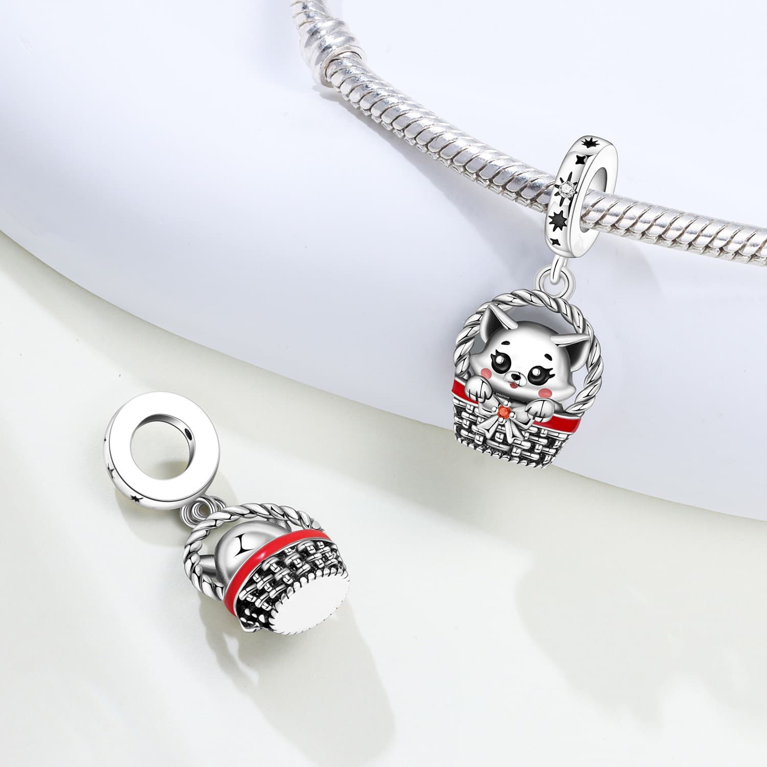 Kitten in the basket charm, detail image 2