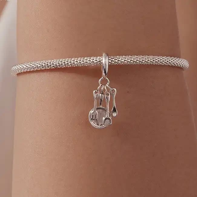 Baking charm, detail image 2