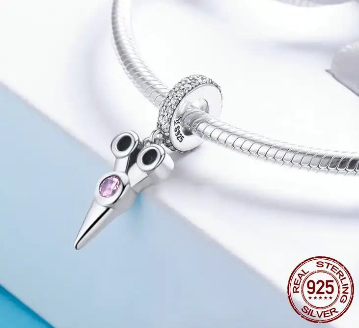 Scissors charm, detail image 2
