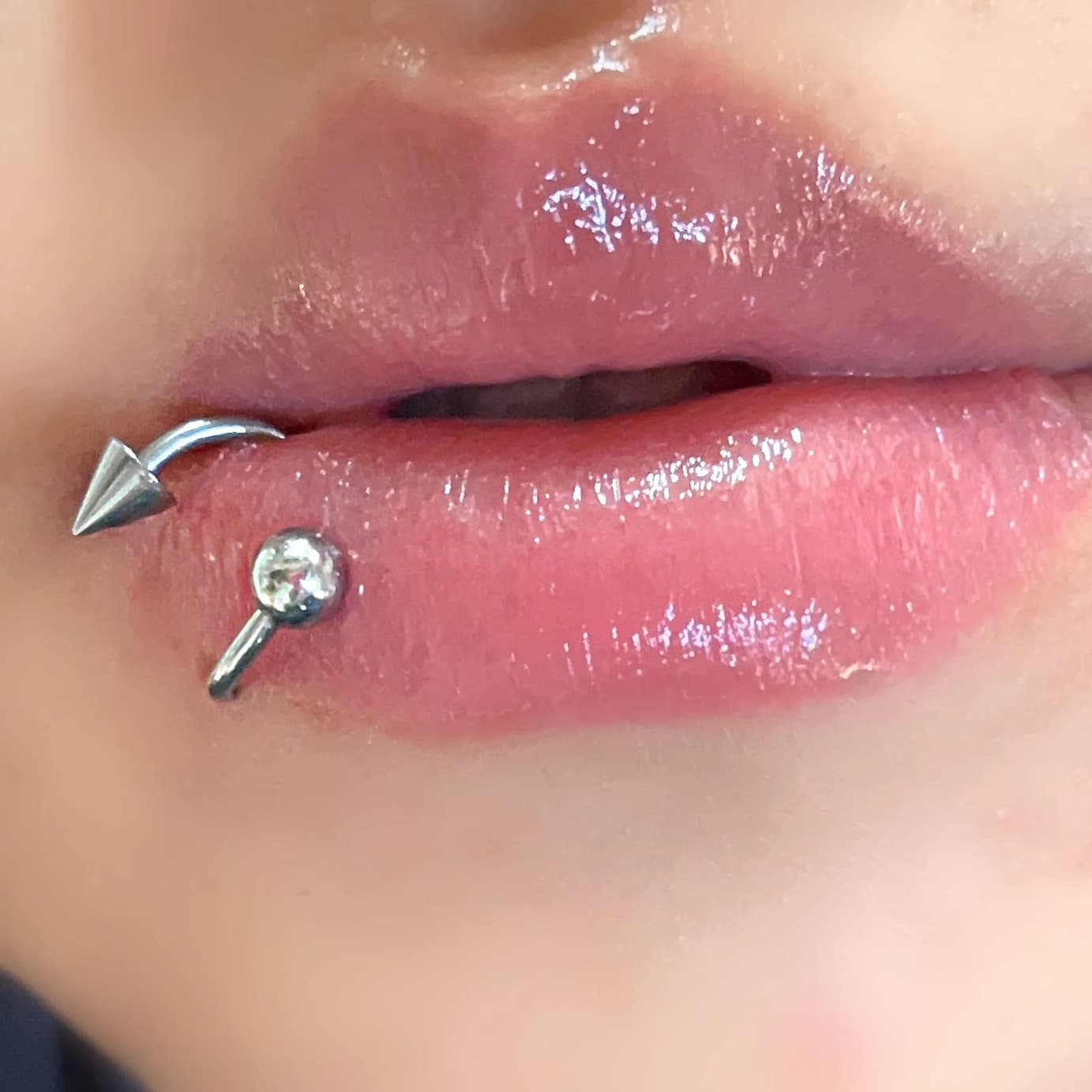 S-shaped bar lip ring with external thread and pointed end, body piercing jewelry., detail image 2