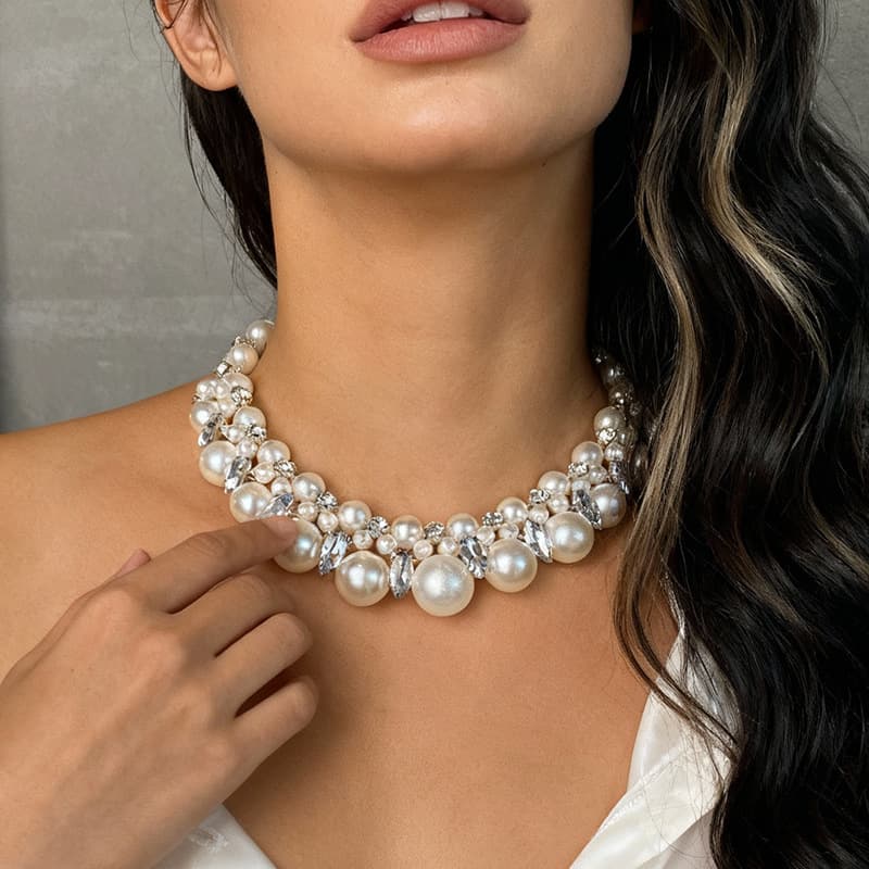 Elegant and sophisticated, antique style pearl necklace, detail image 2