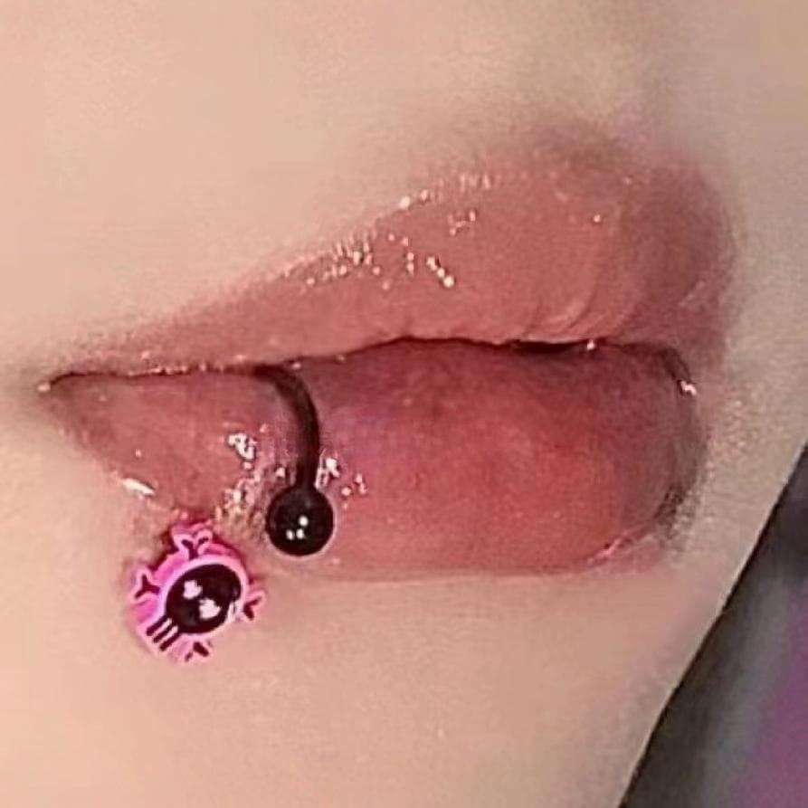 Dark skull lip ring, C-shaped ring, titanium steel, external thread horseshoe ring lip piercing. Black Skull Lip Ring, detail image 2