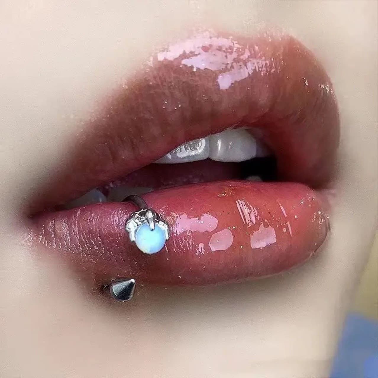 Lip ring, dragon claw, pointed cone, opal lip stud, detail image 2