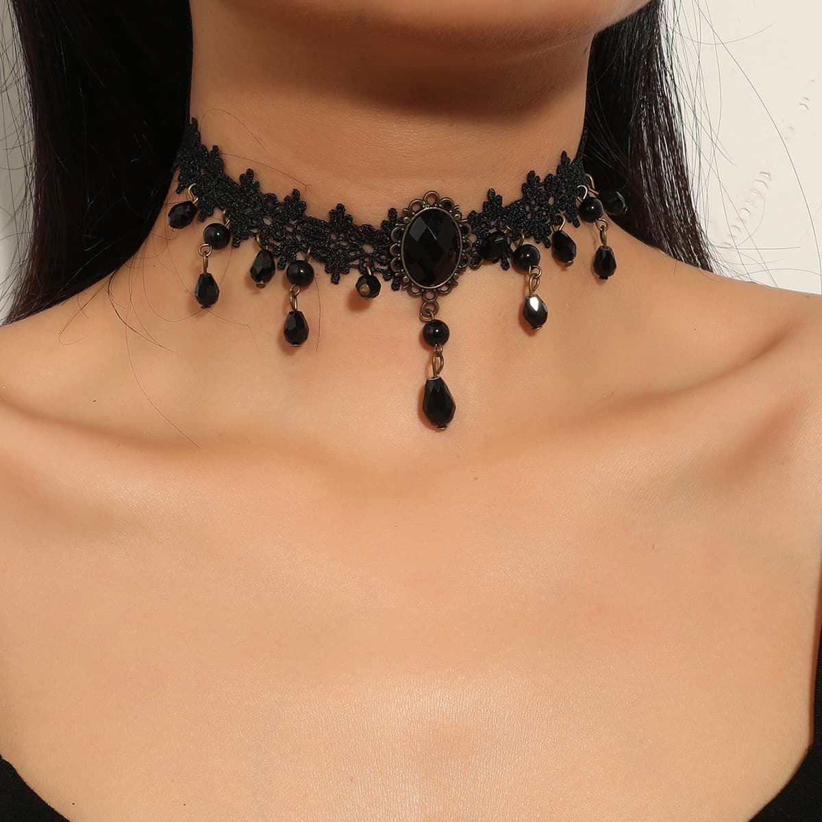 Black lace collarbone pendant, luxurious and elegant necklace with openwork tassel choker., detail image 2