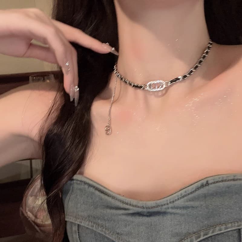 Titanium steel premium Chanel-style letter choker necklace, detail image 2