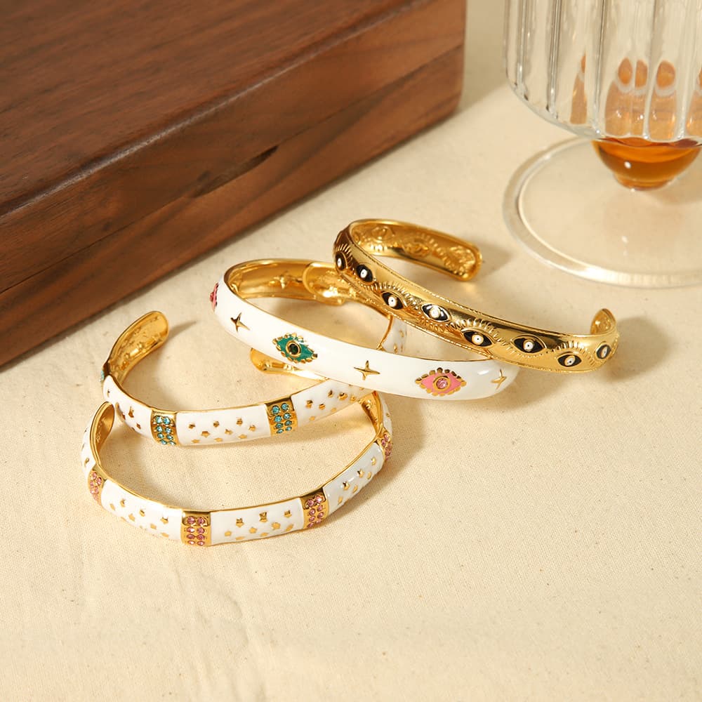 Vintage style stainless steel open bangle bracelet with 18k gold plating., detail image 2